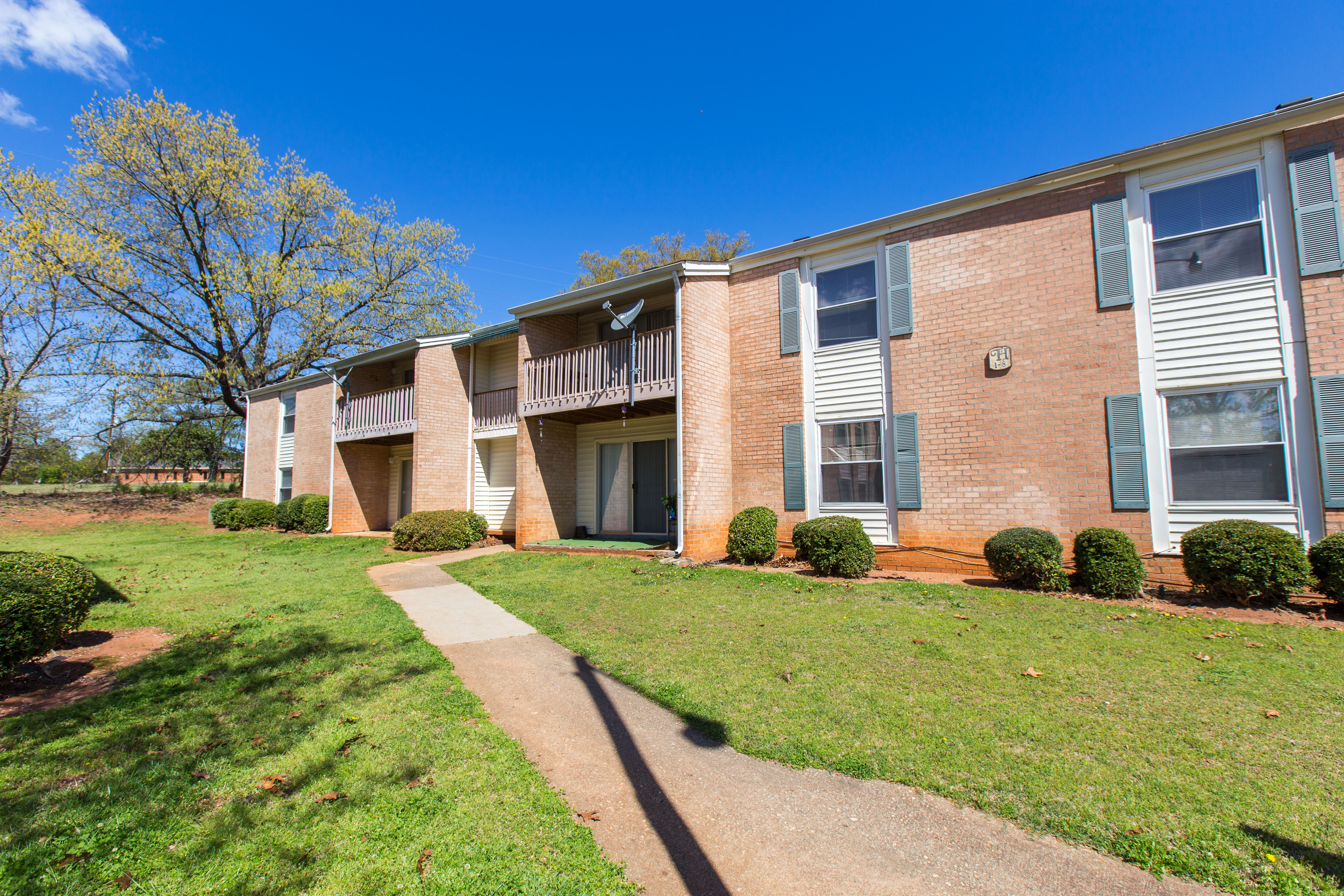 Arbor Glen & Meadow Green The Multifamily Advisory Group at Cushman